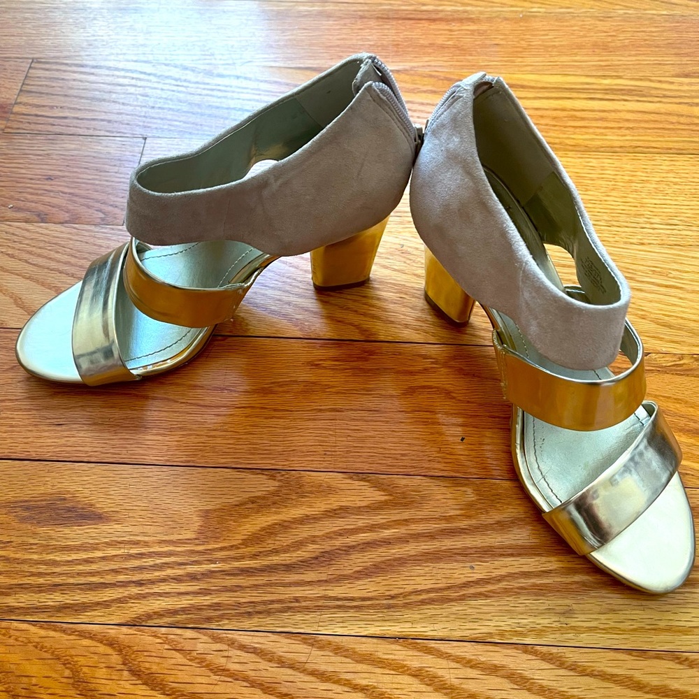 BCBG size 7.5 gold/grey sandals